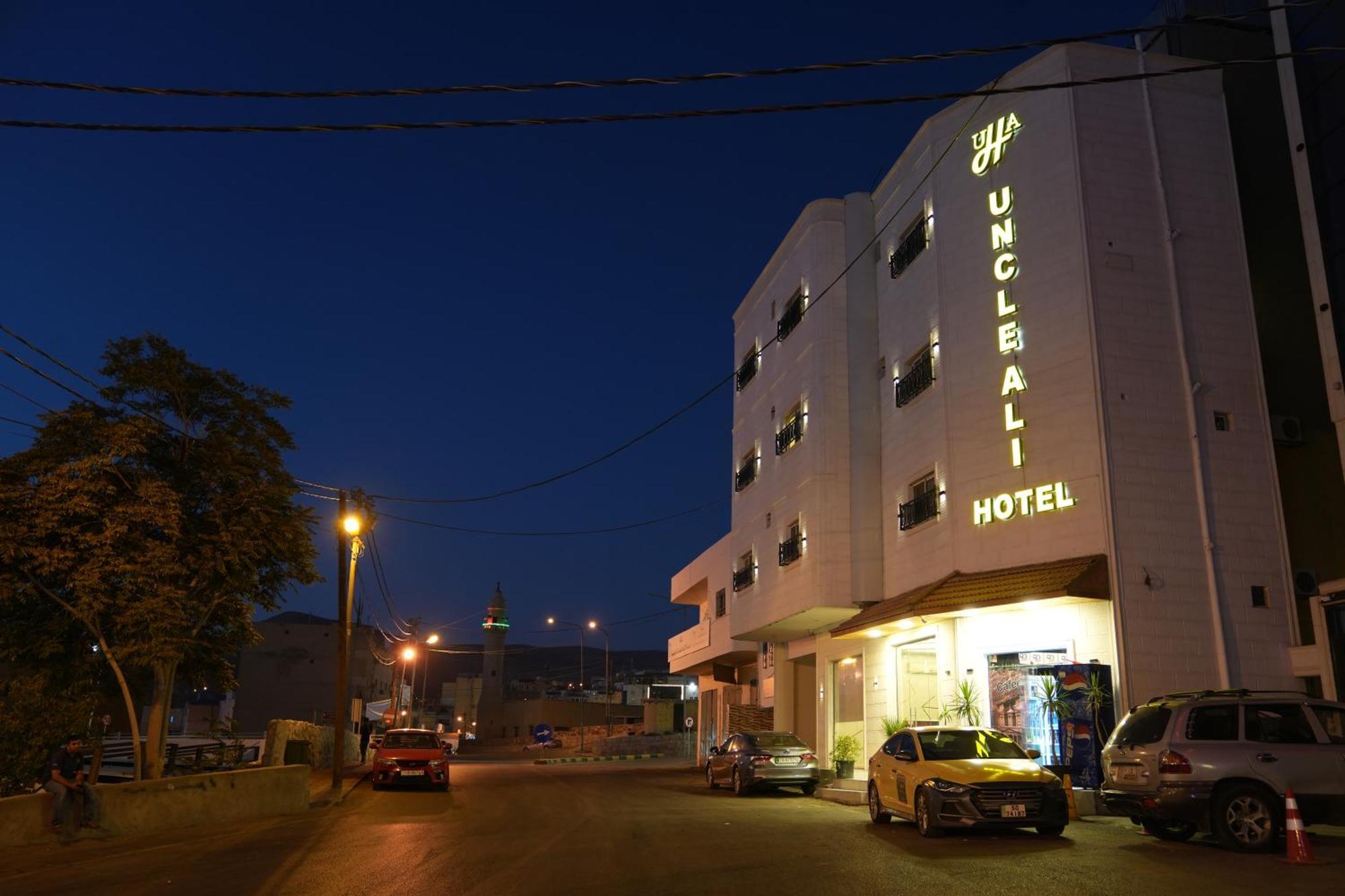 Uncle Ali Hotel ワディ・ムーサ エクステリア 写真